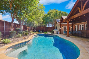 5BD 2BA w Backyard Oasis Pool Jacuzzi Firepit